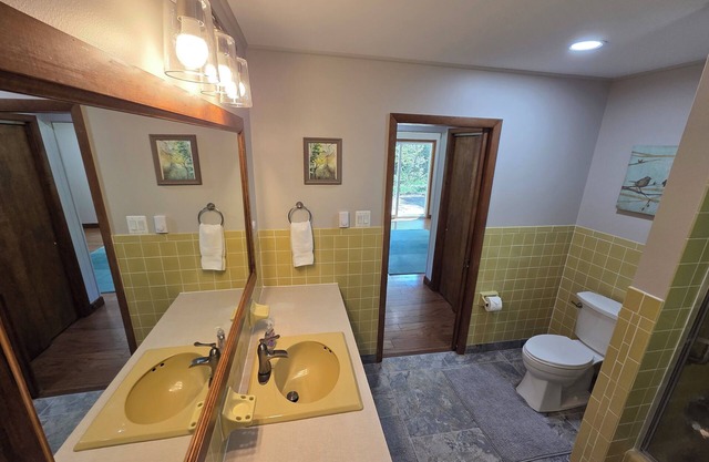 Creekside Forest Retreat 100M Wifi and IR Sauna