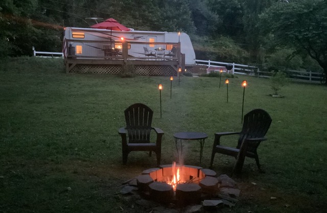 Creekside Glamping Escape!