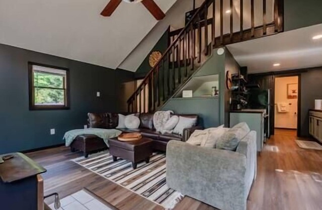 Creekside Hideaway Cabin