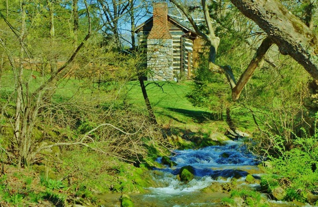 Historisches Blockhaus am Creekside mit allen modernen Annehmlichkeiten in der historischen Wade's Mill