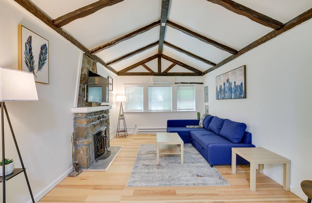 Creekside Hudson Valley Retreat ~ 4 Mi to Winery!