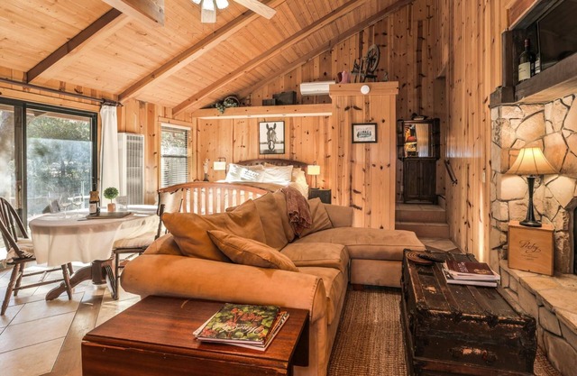 Creekside King Suite + Patio on Vineyard