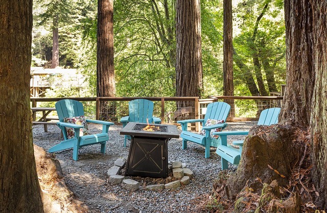 Creekside Lodge ~ Hot Tub, Creekfront, Unwind & Relax!