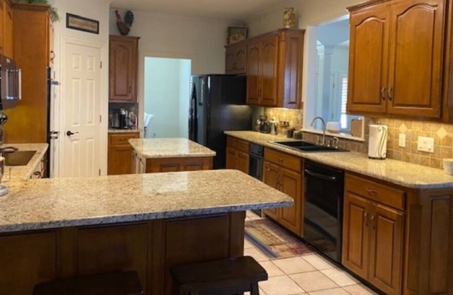 Creekside Oasis with pool & hot tub- 35 minutes from Downtown Dallas/Forth Worth