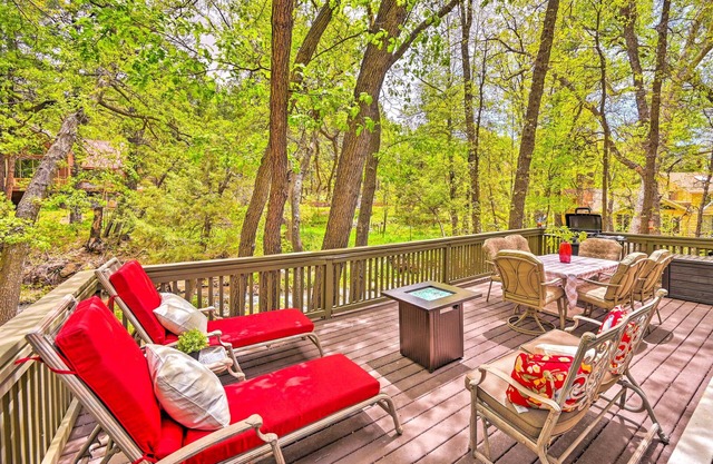 Creekside Payson Cabin w/ Deck - Near Hiking!