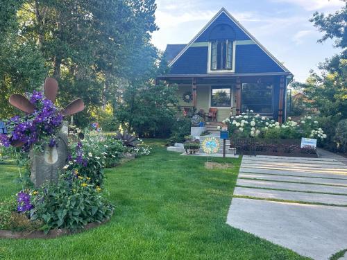 Creekside Setting Right Near Downtown And Bogert Park