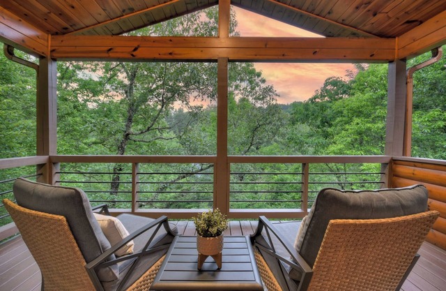 The Overlook on Fightingtown - Hot tub, firepit, and nearby creek!