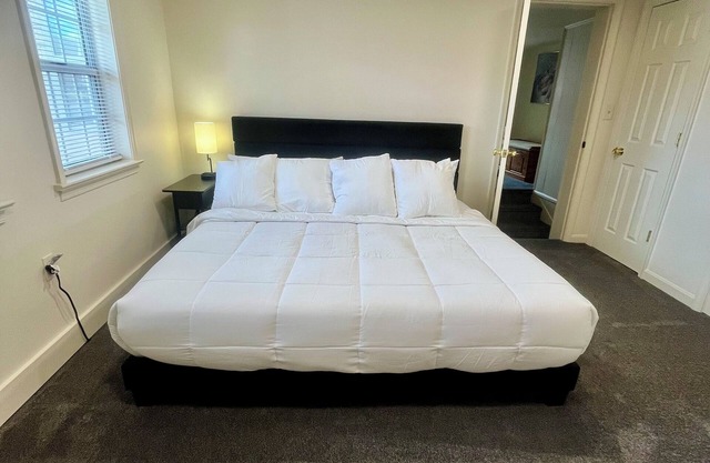 Creekside Suite Downtown Frederick Maryland Near Restaurants & Wedding Venue!