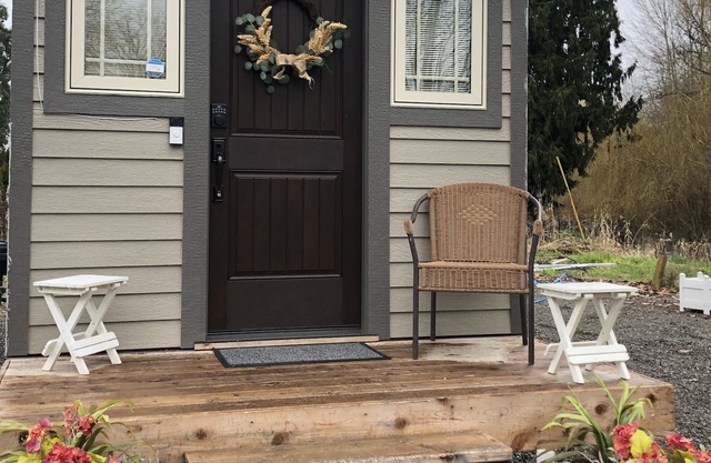 Creekside Tiny Retreat with rural charm now with AC!