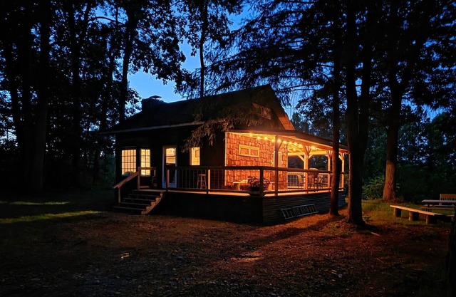 Creekside View Cabin - Newly Remodeled