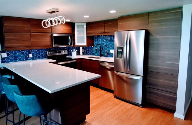 Crescent Bar Condo near The Gorge, Boating & Golf. Sleeps 8. AMAZING Pool.