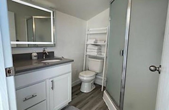 Crescent Bar Unit 102