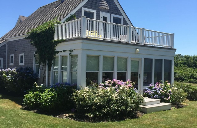 CRESCENT BEACH COTTAGE - Steps to the Beach!