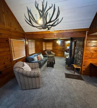 Crest Lodge Historic Mountain Inn