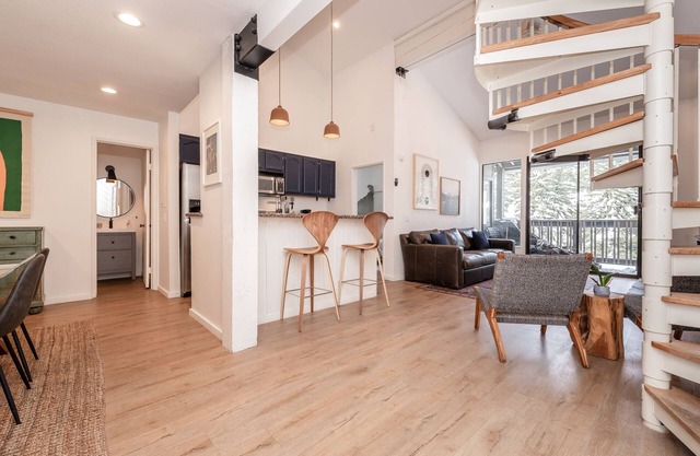Neu aktualisiert Geräumig und aktualisiert, 1 Schlafzimmer + Loft, 3 Badezimmer, Schlafmöglichkeiten für 7!