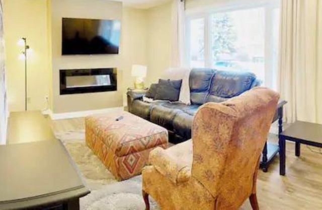 Crew Furnished 3BDR Home Southeast Edmonton