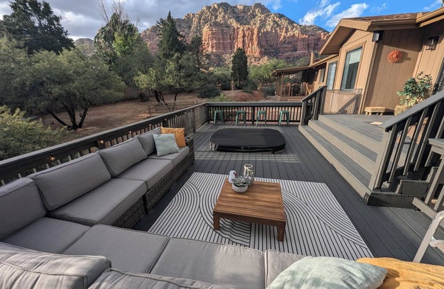 Crimson Horizon Retreat - Quiet, spacious, relaxing and amazing views.