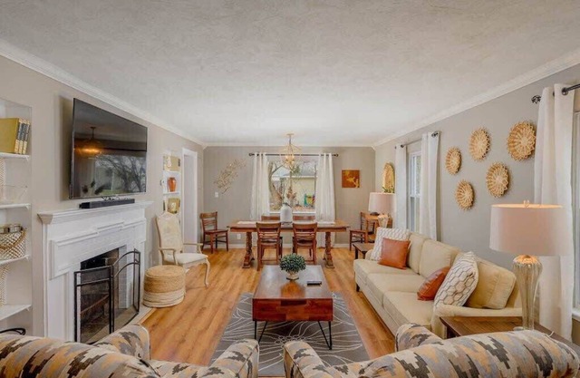 Crisp AND Clean 4 bedroom 2 bath sleeps 9