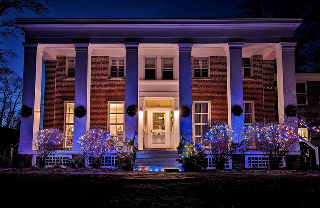 Cromwell Manor Inn