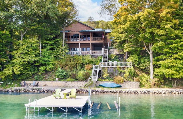Crooked Lake Lodge: "A Lakefront Adirondack Style Home w / Hot Tub"