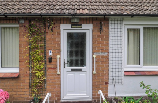 CROSBY COTTAGE, pet friendly, with a garden in Wooler