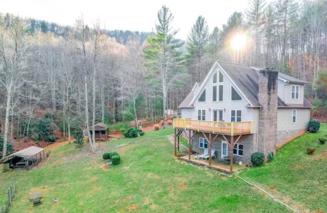 Cross Creek Retreat NC Mountains 2BR Cabin