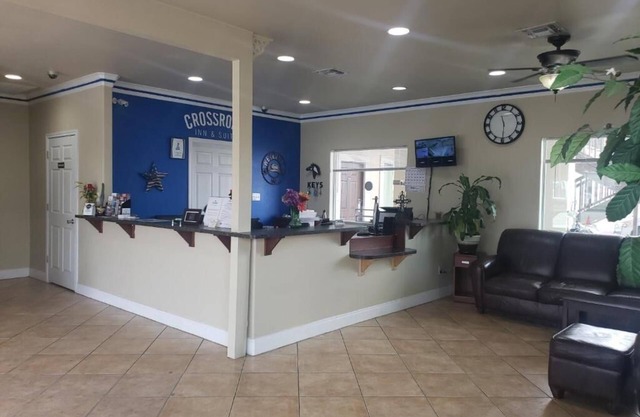 Crossroads Inn & Suites