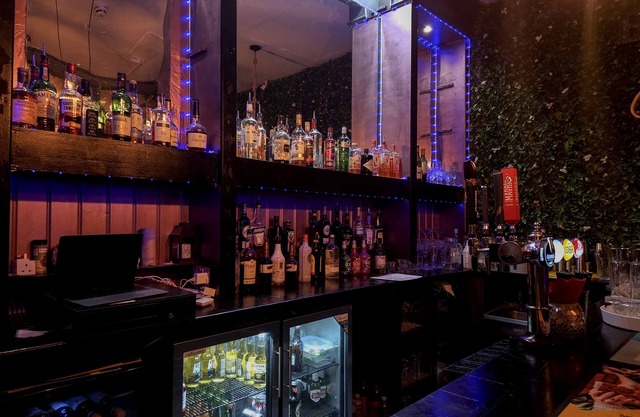 Crown Hotel Stone