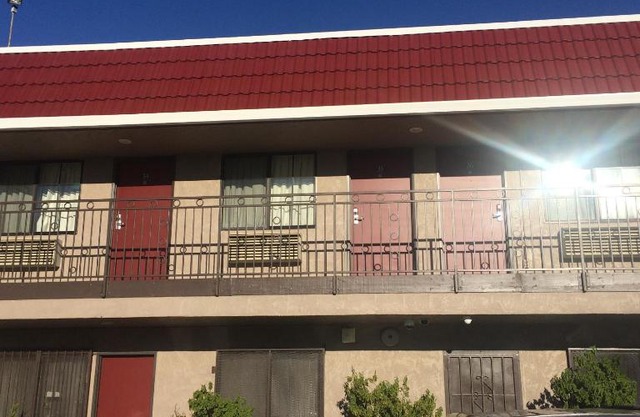 Crown Lodge Motel