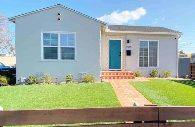 Crown Point Home w/Cowboy Pool 2 Blocks to Bay