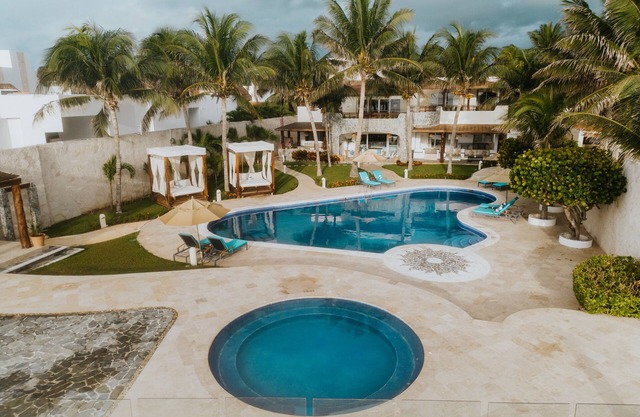 Crown Villa - Luxury Beachfront 6BR Mansion