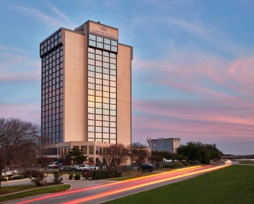 Crowne Plaza Dallas Market Ctr - Love Field, an IHG Hotel