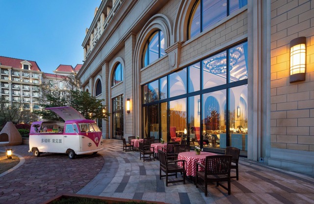 Crowne Plaza Qingdao Oriental Movie Metropolis by IHG