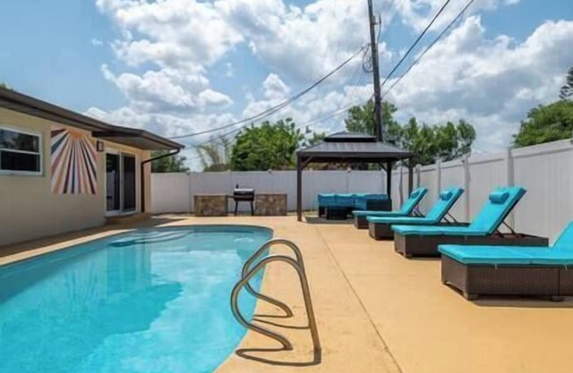 Cruise-Ready Oasis:15min to Beach & Port Canav w/ Huge Pool