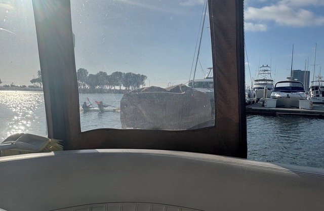 Cruisers 3075 Express - Sleeps 4 - Marina Amenities Included
