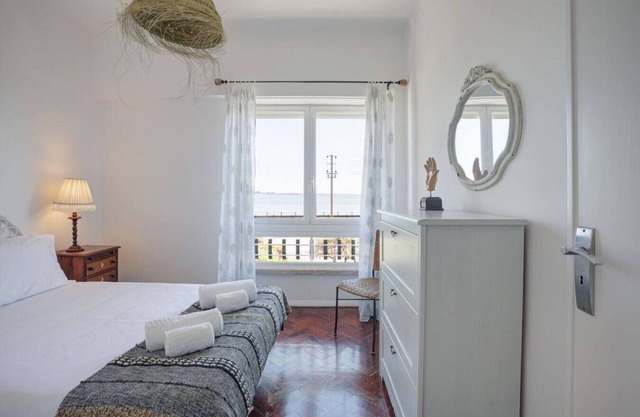 Cruz Quebrada · Charming TM Flat by the River