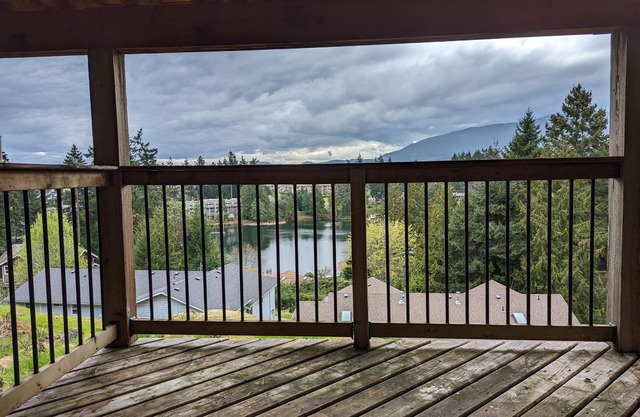 Crystal Hollows Lake View