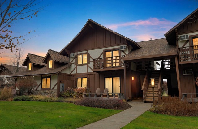 CRYSTAL MOUNTAIN CONDO (2nd floor) - Tierfreundlich, Super Golf - am 1. und 9. Loch