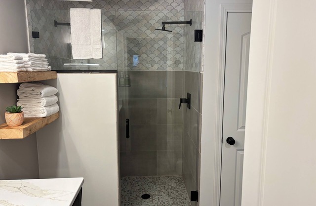 Crystal Mountain Pinehurst 447, NEW BATH!