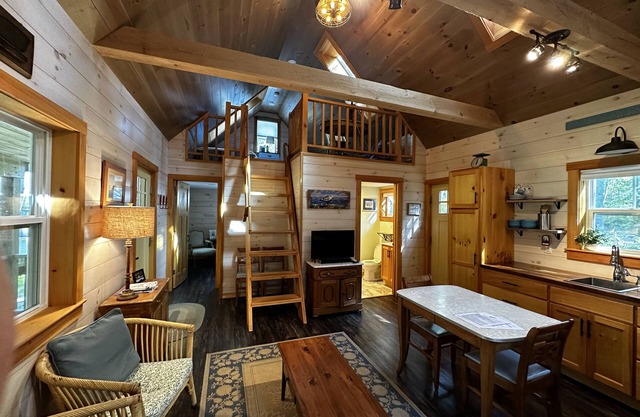 Pets Stay Free! Modern Cottages w/Heat & AC, 1st Flr King/Stand-up Loft