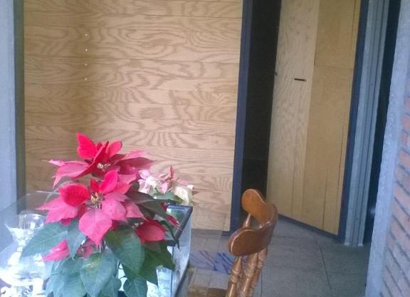 Cuarto Amueblado con Baño Privado y áreas comunes.