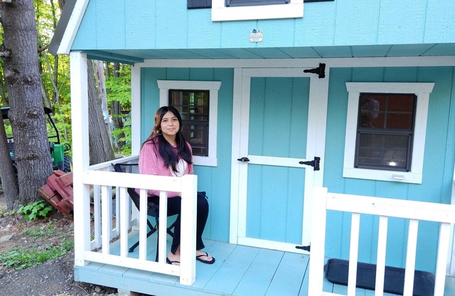 Cubby Cabin: Tiny cabin for one on the run!