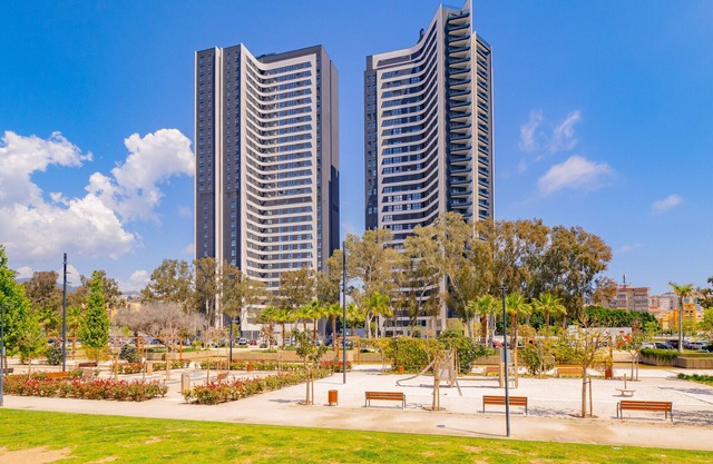 Cubo's Urban Sky La Gioia Malaga Apartment 6 / städtisch / Klimaanlage / kostenloses WLAN / Gemeinschaftspool