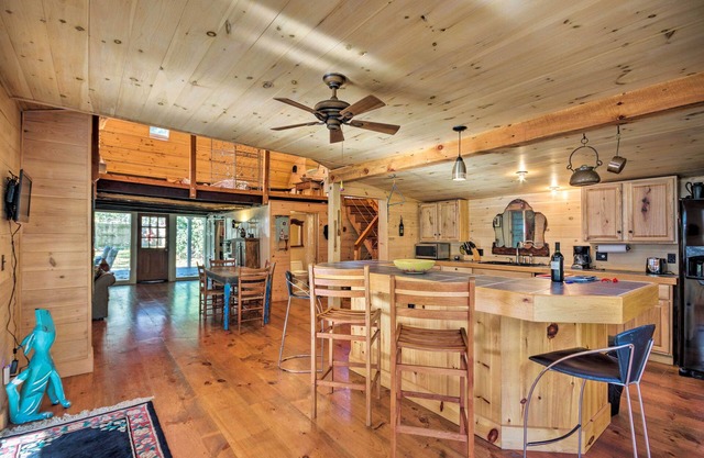 "Da Barn" Cashiers Area Cottage auf privater Wiese!