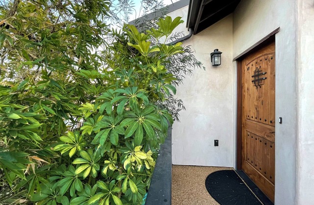 Culver Coop 360 - Luxurious Guesthouse with Rooftop Deck