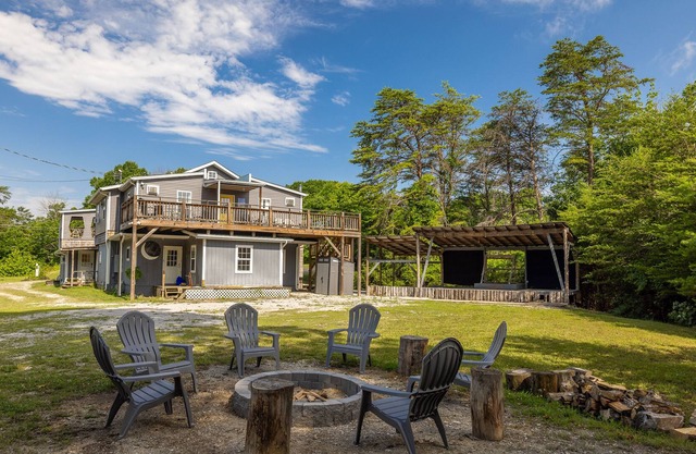 Cumberland Belle Lakehouse 5 Bedroom, 10 bed, 5 Bath