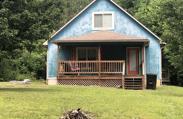 Cumberland Lake House - 2 miles from Jamestown Marina - Sleeps 11