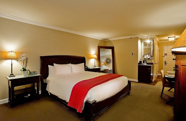 Cupertino Hotel, Pet Suite King, Bring Your Pets, Pool, Free Breakfast!