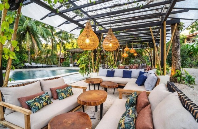Curiol Boutique Hotel & Lounge