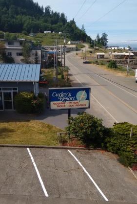 Curley's Resort & Dive Center